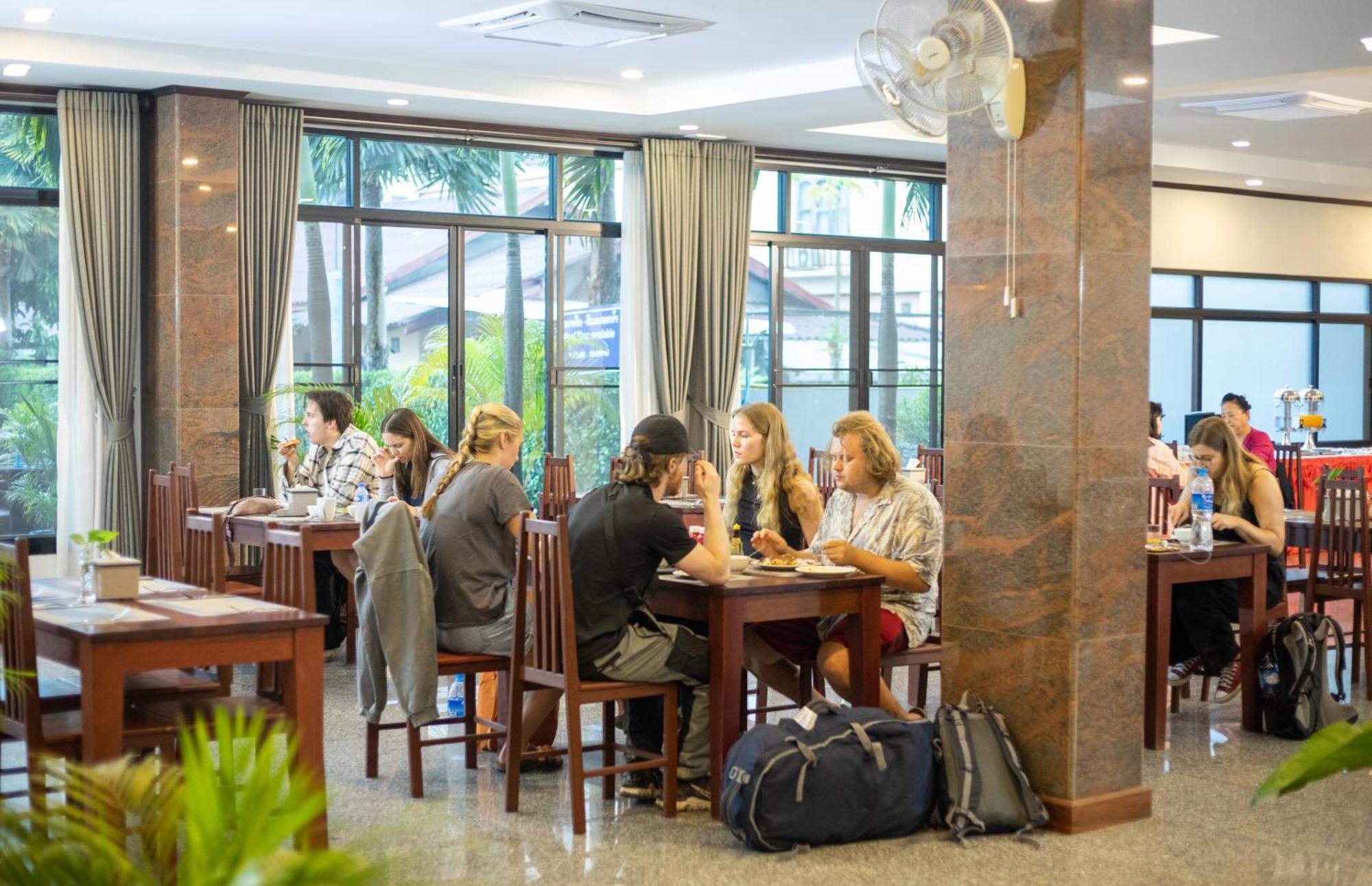 ואנג ויינג Sisombat Plaza Hotel מראה חיצוני תמונה