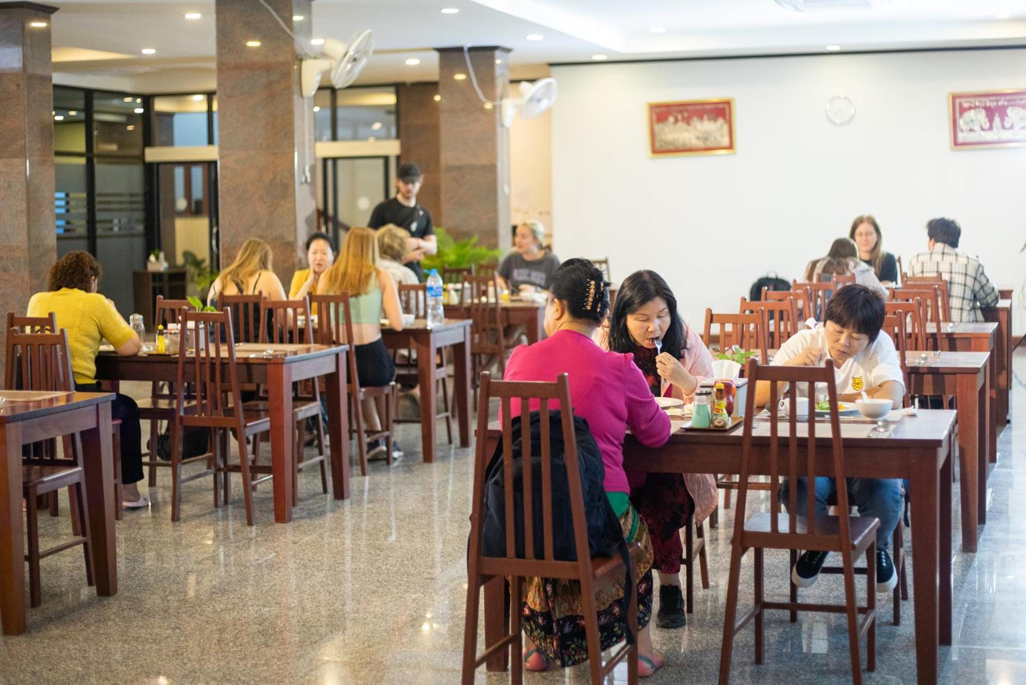 ואנג ויינג Sisombat Plaza Hotel מראה חיצוני תמונה