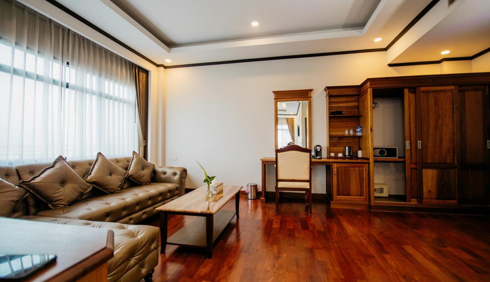 ואנג ויינג Sisombat Plaza Hotel מראה חיצוני תמונה