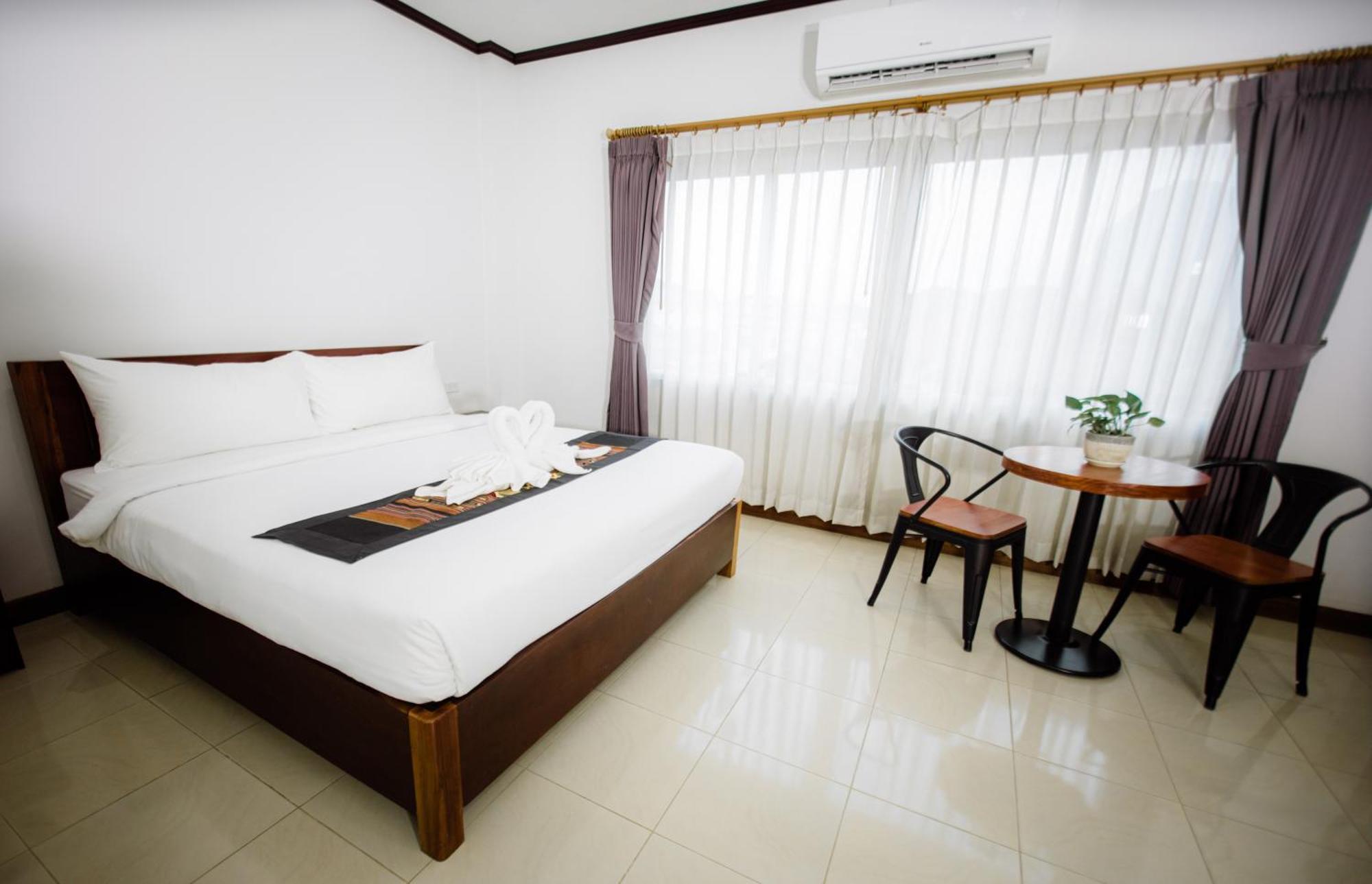 ואנג ויינג Sisombat Plaza Hotel מראה חיצוני תמונה