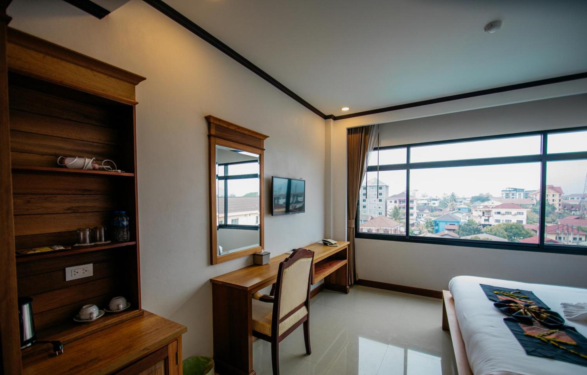 ואנג ויינג Sisombat Plaza Hotel מראה חיצוני תמונה