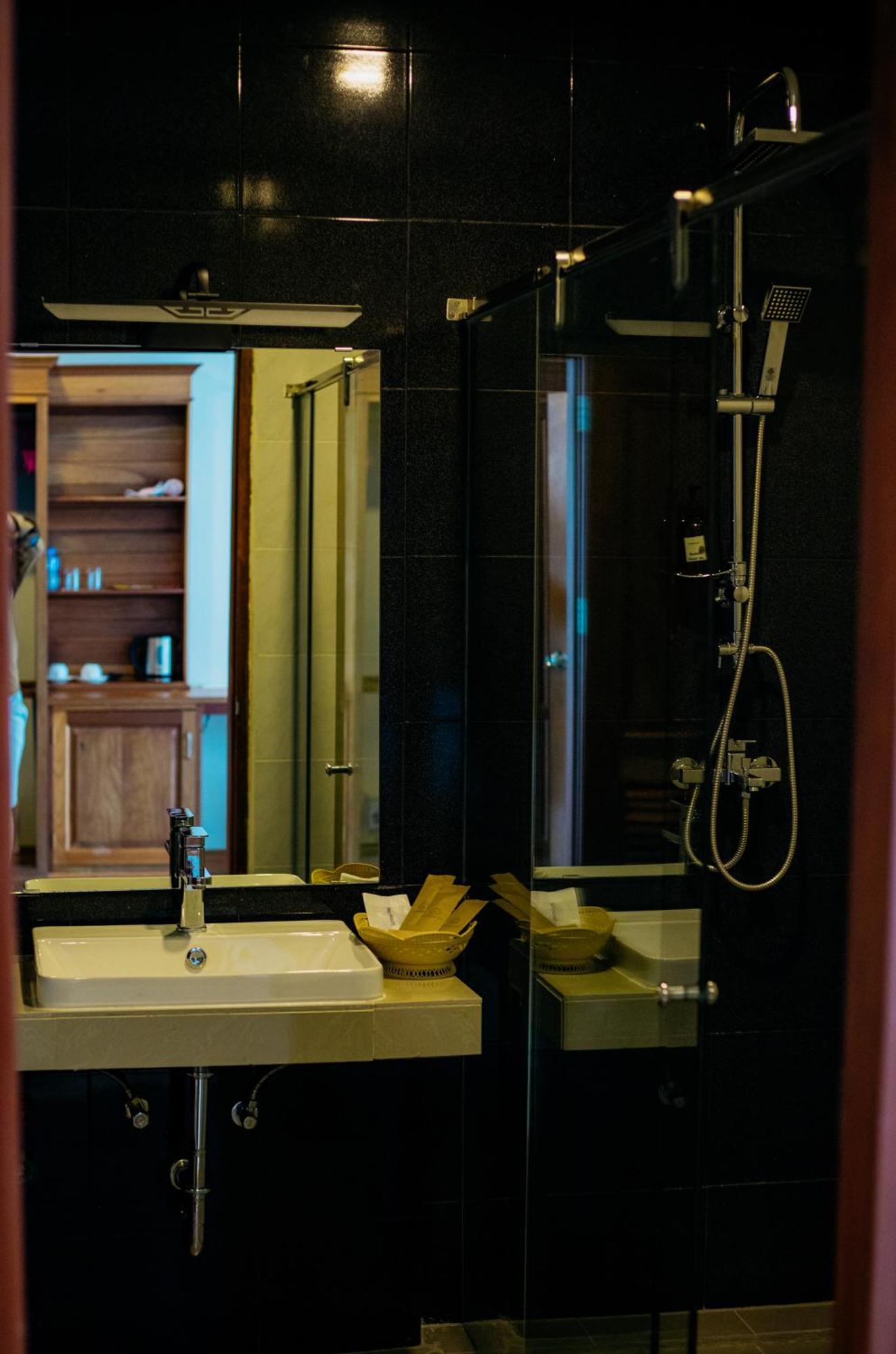 ואנג ויינג Sisombat Plaza Hotel מראה חיצוני תמונה