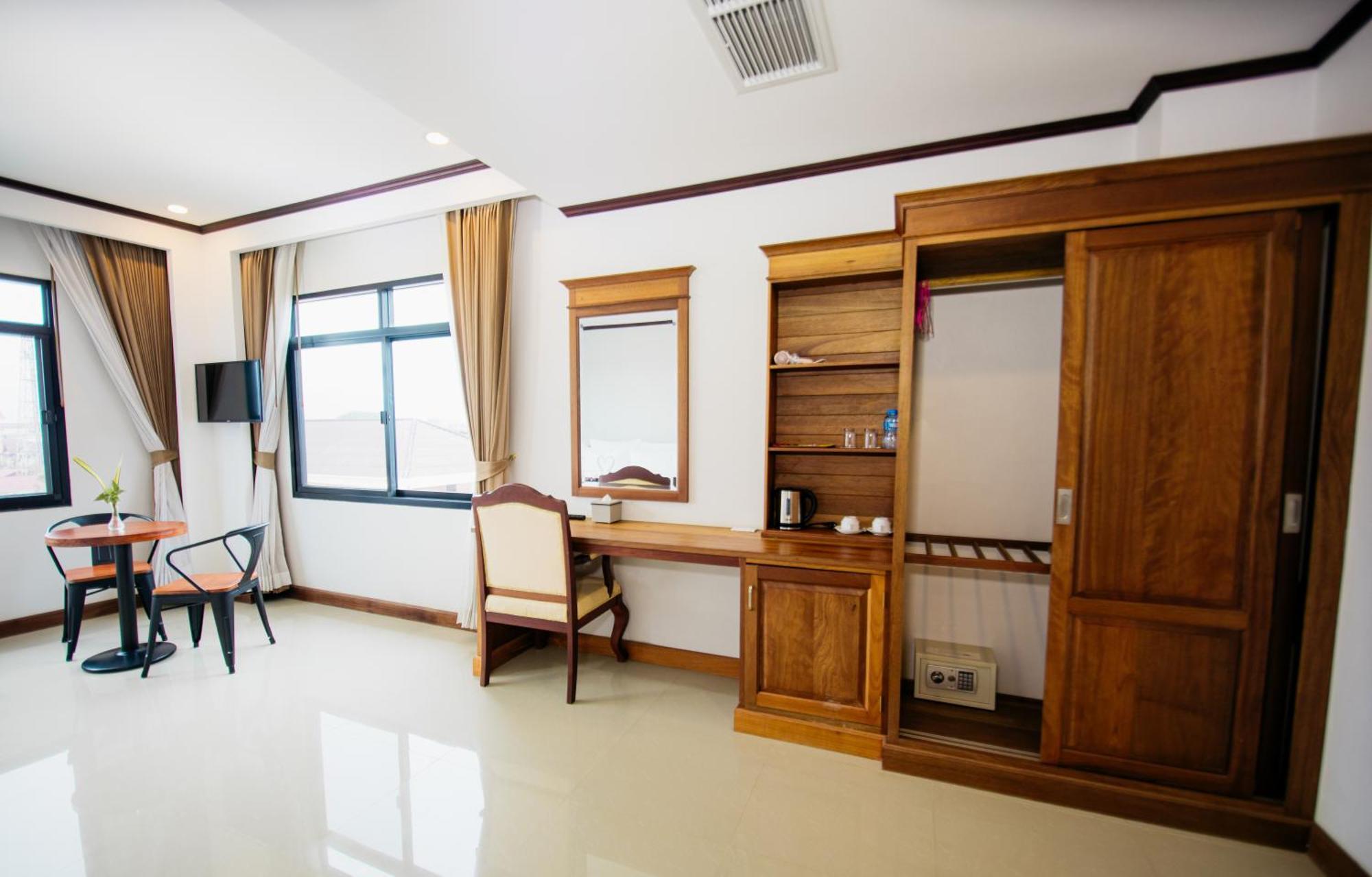 ואנג ויינג Sisombat Plaza Hotel מראה חיצוני תמונה
