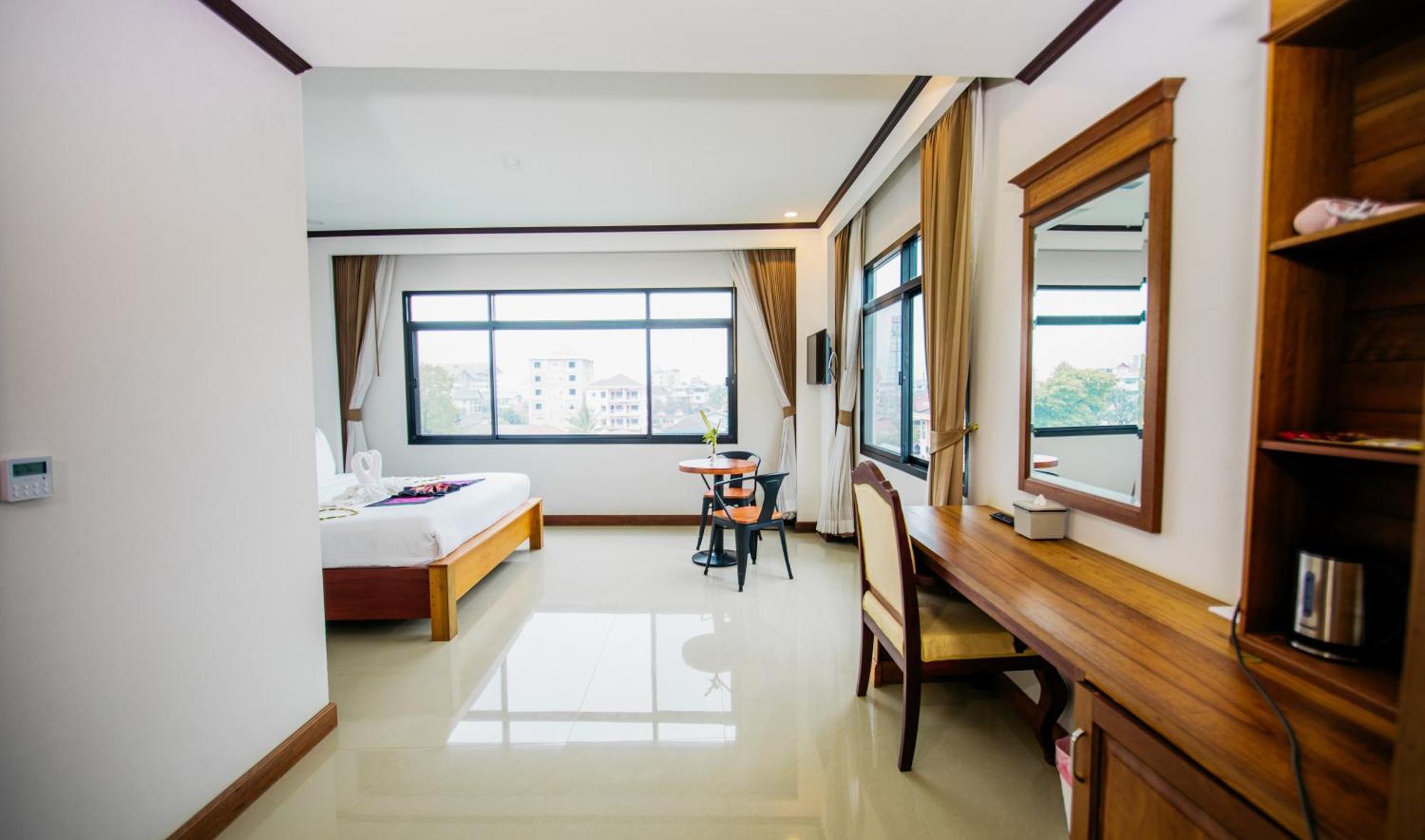 ואנג ויינג Sisombat Plaza Hotel מראה חיצוני תמונה